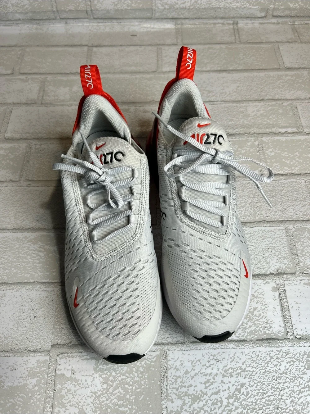 Nike Air Max 270 White with Red Accents Sneakers Y7 Woman’s 8.5